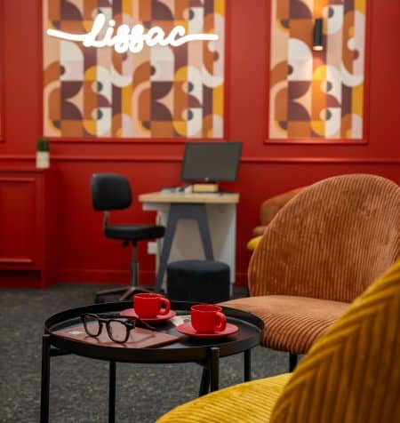 Ouvrir un magasin d'optique avec les codes de la Maison. Salons de la vue, Salon du regard. L'expertise de l'opticien pour sublimer les regards.